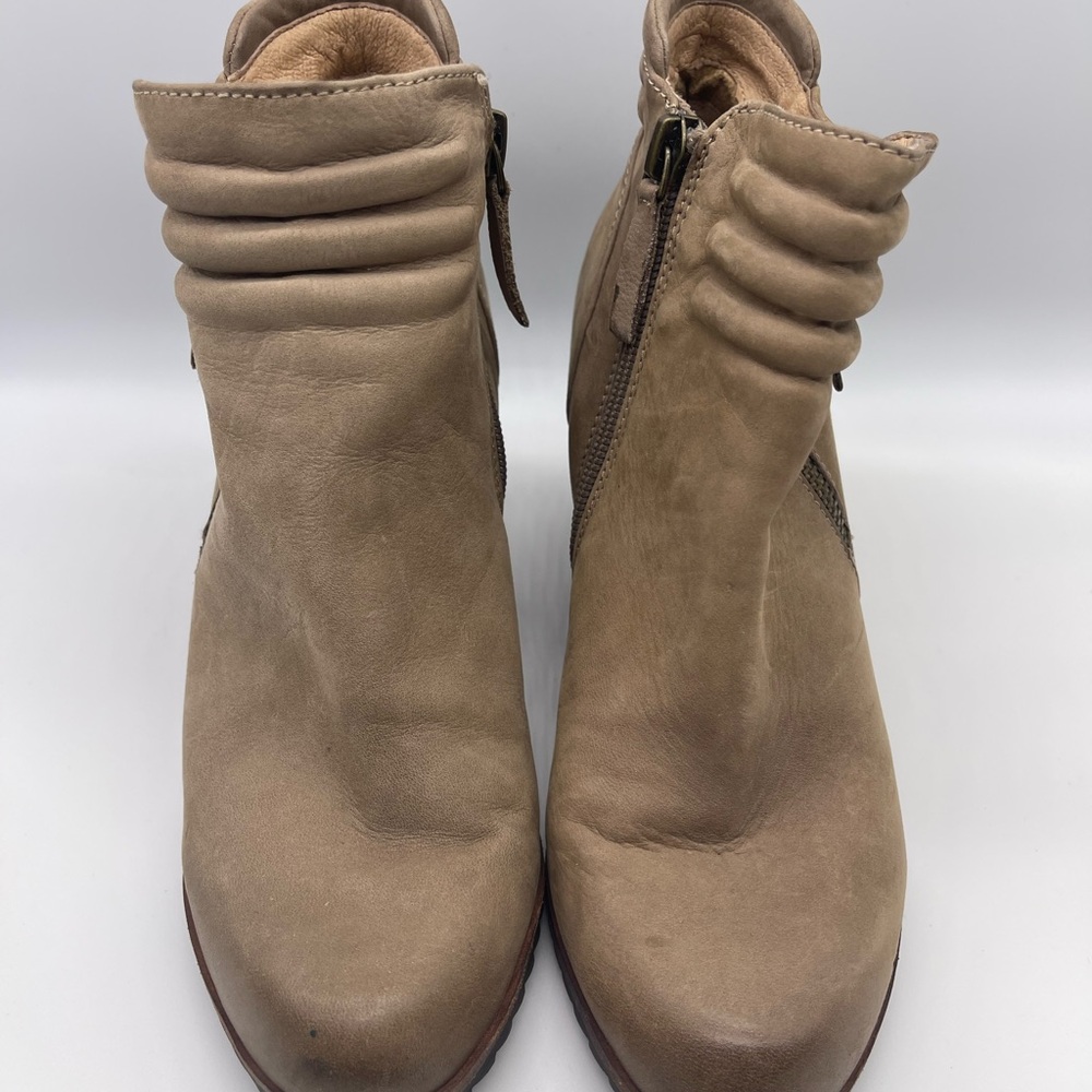 Biala Tan Ankle Boots Size 5